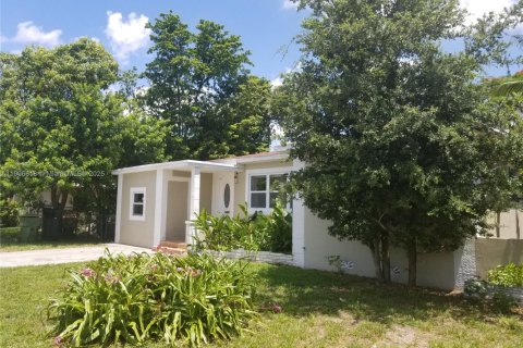 House in North Miami, Florida 3 bedrooms, 87.89 sq.m. № 1957217 - photo 22