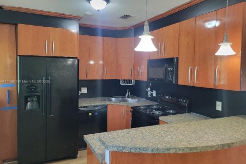 House in North Miami, Florida 3 bedrooms, 87.89 sq.m. № 1957217 - photo 5