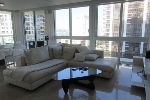 Condominio en alquiler en Miami Beach, Florida, 2 dormitorios, 122.82 m2 № 1937633 - foto 10