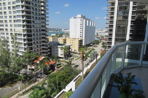 Condominio en alquiler en Miami Beach, Florida, 2 dormitorios, 122.82 m2 № 1937633 - foto 4