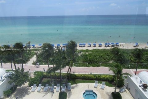 Condominio en alquiler en Miami Beach, Florida, 2 dormitorios, 122.82 m2 № 1937633 - foto 1