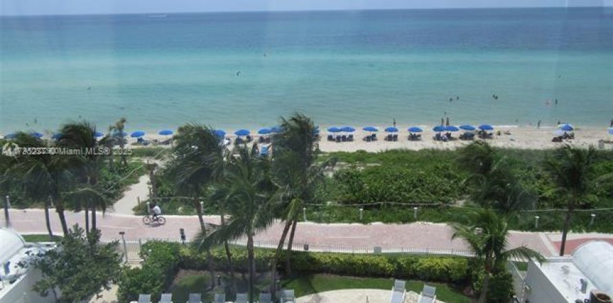 Condominio en Miami Beach, Florida, 2 dormitorios  № 1937633