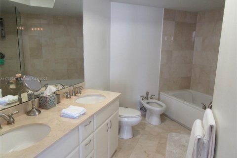 Condominio en alquiler en Miami Beach, Florida, 2 dormitorios, 122.82 m2 № 1937633 - foto 23