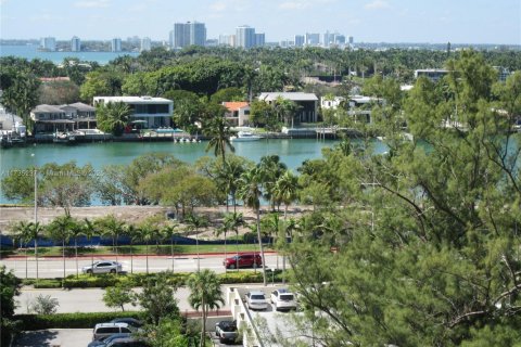 Condominio en alquiler en Miami Beach, Florida, 2 dormitorios, 122.82 m2 № 1937633 - foto 5