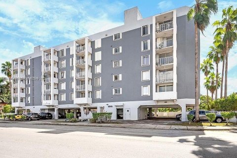 Copropriété à louer à Miami, Floride: 2 chambres, 86.31 m2 № 2010877 - photo 1