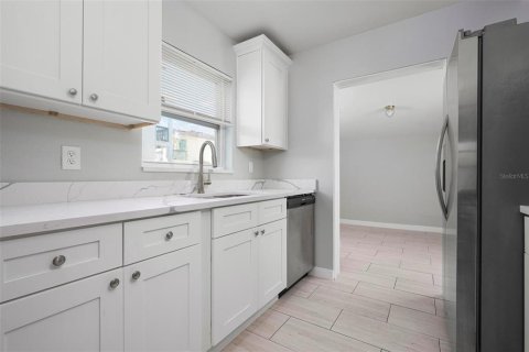 House in Sarasota, Florida 3 bedrooms, 80.27 sq.m. № 1721365 - photo 4