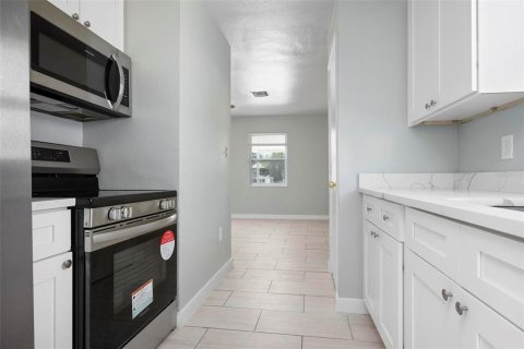 House in Sarasota, Florida 3 bedrooms, 80.27 sq.m. № 1721365 - photo 5