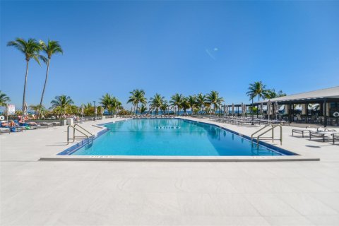 Condominio en venta en Hallandale Beach, Florida, 1 dormitorio, 80.82 m2 № 2080422 - foto 26