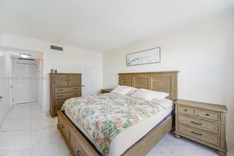 Condominio en venta en Hallandale Beach, Florida, 1 dormitorio, 80.82 m2 № 2080422 - foto 18