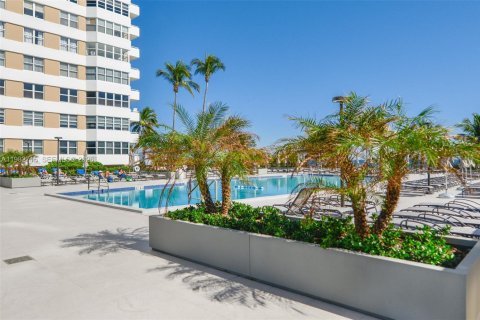 Condominio en venta en Hallandale Beach, Florida, 1 dormitorio, 80.82 m2 № 2080422 - foto 24