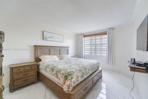 Condominio en venta en Hallandale Beach, Florida, 1 dormitorio, 80.82 m2 № 2080422 - foto 19