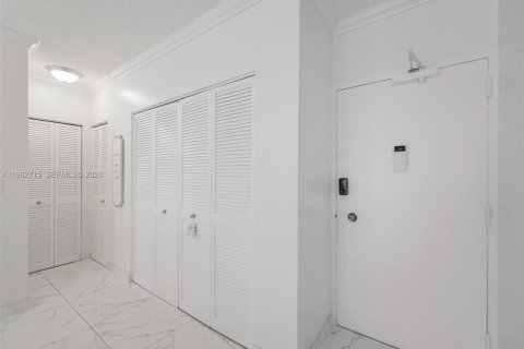 Condominio en venta en Hallandale Beach, Florida, 1 dormitorio, 80.82 m2 № 2080422 - foto 9