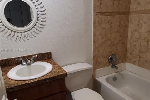 Copropriété à louer à Hollywood, Floride: 2 chambres, 62.15 m2 № 2043587 - photo 10