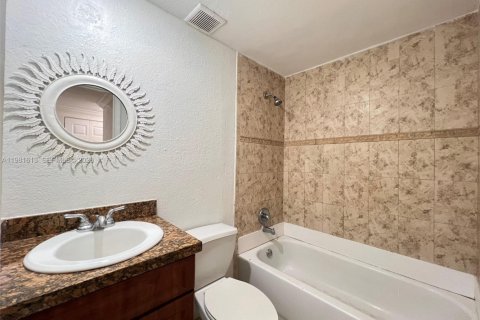 Copropriété à louer à Hollywood, Floride: 2 chambres, 62.15 m2 № 2043587 - photo 9