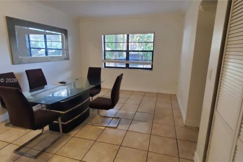 Copropriété à louer à Hollywood, Floride: 2 chambres, 62.15 m2 № 2043587 - photo 3