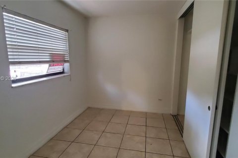 Copropriété à louer à Hollywood, Floride: 2 chambres, 62.15 m2 № 2043587 - photo 14