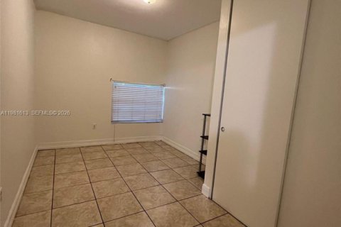 Copropriété à louer à Hollywood, Floride: 2 chambres, 62.15 m2 № 2043587 - photo 12