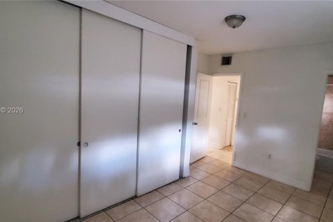 Copropriété à louer à Hollywood, Floride: 2 chambres, 62.15 m2 № 2043587 - photo 16