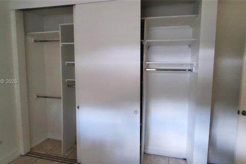 Copropriété à louer à Hollywood, Floride: 2 chambres, 62.15 m2 № 2043587 - photo 15