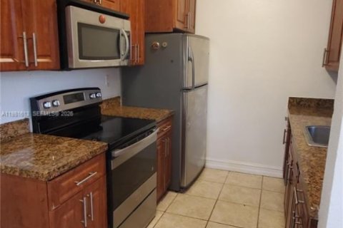 Copropriété à louer à Hollywood, Floride: 2 chambres, 62.15 m2 № 2043587 - photo 6