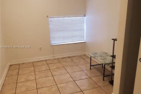 Copropriété à louer à Hollywood, Floride: 2 chambres, 62.15 m2 № 2043587 - photo 11