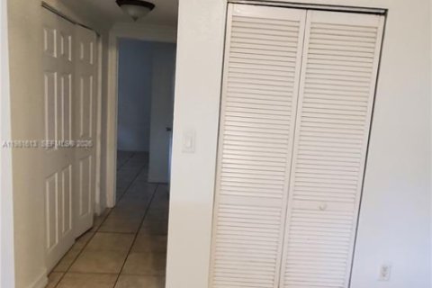 Copropriété à louer à Hollywood, Floride: 2 chambres, 62.15 m2 № 2043587 - photo 8