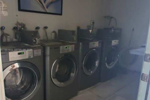 Copropriété à louer à Hollywood, Floride: 2 chambres, 62.15 m2 № 2043587 - photo 18