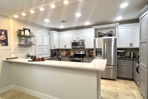 Adosado en venta en Fort Lauderdale, Florida, 4 dormitorios, 215.35 m2 № 1986432 - foto 3