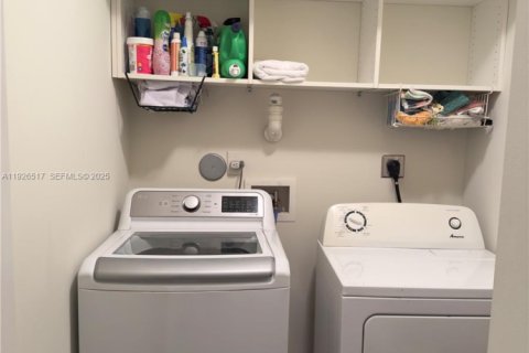 Adosado en venta en Fort Lauderdale, Florida, 4 dormitorios, 215.35 m2 № 1986432 - foto 7