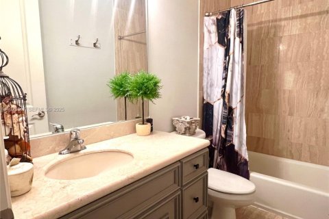 Adosado en venta en Fort Lauderdale, Florida, 4 dormitorios, 215.35 m2 № 1986432 - foto 17