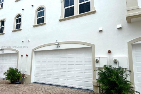 Adosado en venta en Fort Lauderdale, Florida, 4 dormitorios, 215.35 m2 № 1986432 - foto 22