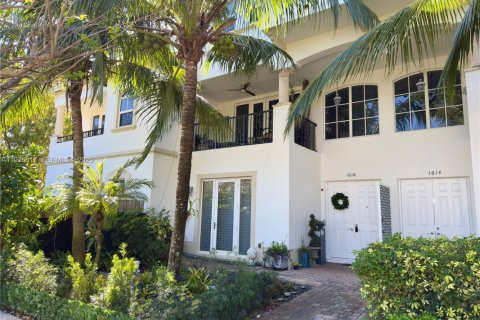 Adosado en venta en Fort Lauderdale, Florida, 4 dormitorios, 215.35 m2 № 1986432 - foto 1