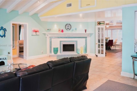 Купить виллу или дом в Хомстед, Флорида 5 спален, 258.73м2, № 2005667 - фото 8
