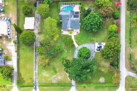 Купить виллу или дом в Хомстед, Флорида 5 спален, 258.73м2, № 2005667 - фото 4