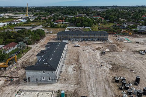 Commercial property in Homestead, Florida № 1989084 - photo 12