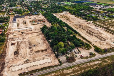 Commercial property in Homestead, Florida № 1989084 - photo 2