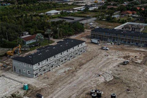 Commercial property in Homestead, Florida № 1989084 - photo 11