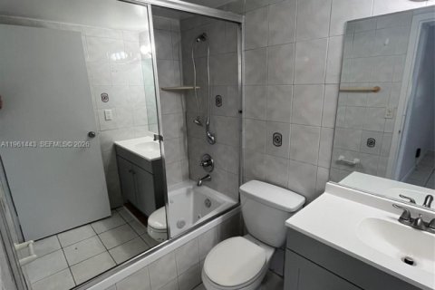 Condominio en venta en Sunny Isles Beach, Florida, 1 dormitorio, 59.46 m2 № 2031630 - foto 17