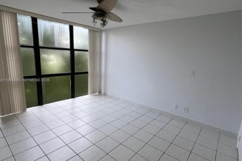 Condominio en venta en Sunny Isles Beach, Florida, 1 dormitorio, 59.46 m2 № 2031630 - foto 19