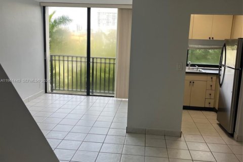 Condominio en venta en Sunny Isles Beach, Florida, 1 dormitorio, 59.46 m2 № 2031630 - foto 8