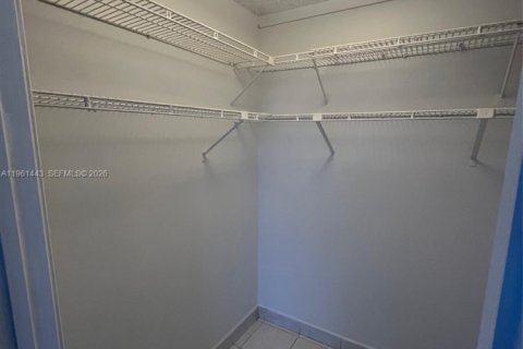 Condominio en venta en Sunny Isles Beach, Florida, 1 dormitorio, 59.46 m2 № 2031630 - foto 22