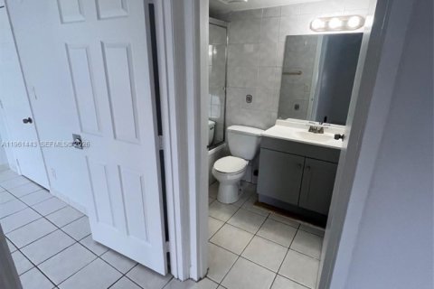 Condominio en venta en Sunny Isles Beach, Florida, 1 dormitorio, 59.46 m2 № 2031630 - foto 18