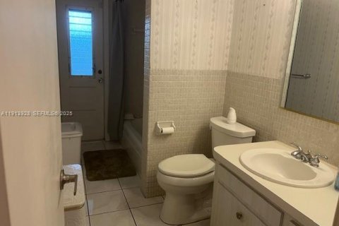 Villa ou maison à vendre à Pembroke Pines, Floride: 4 chambres, 167.22 m2 № 1968979 - photo 16