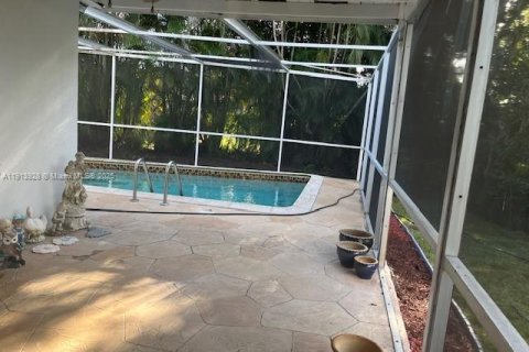 Купить виллу или дом в Пемброк-Пайнс, Флорида 4 спальни, 167.22м2, № 1968979 - фото 4