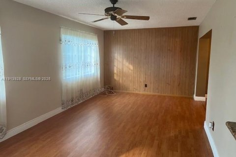 Villa ou maison à vendre à Pembroke Pines, Floride: 4 chambres, 167.22 m2 № 1968979 - photo 11