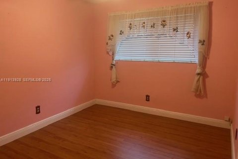 Villa ou maison à vendre à Pembroke Pines, Floride: 4 chambres, 167.22 m2 № 1968979 - photo 19