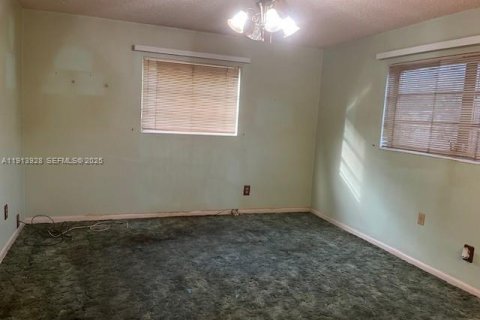 Villa ou maison à vendre à Pembroke Pines, Floride: 4 chambres, 167.22 m2 № 1968979 - photo 10