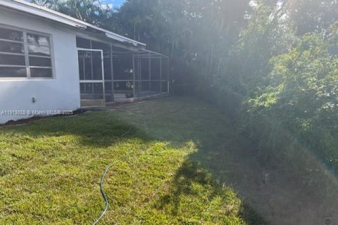 Купить виллу или дом в Пемброк-Пайнс, Флорида 4 спальни, 167.22м2, № 1968979 - фото 6