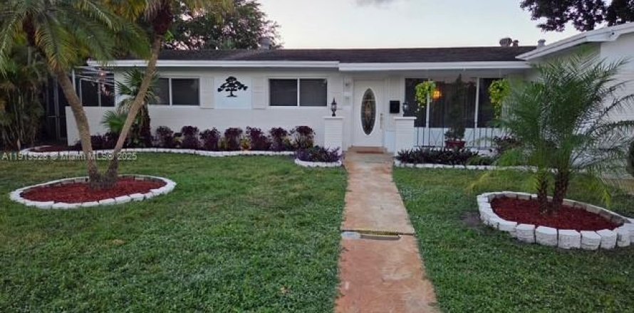 Дом в Пемброк-Пайнс, Флорида 4 спальни, 167.22м2 № 1968979