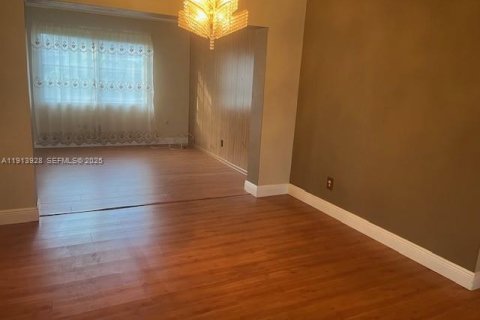 Villa ou maison à vendre à Pembroke Pines, Floride: 4 chambres, 167.22 m2 № 1968979 - photo 13